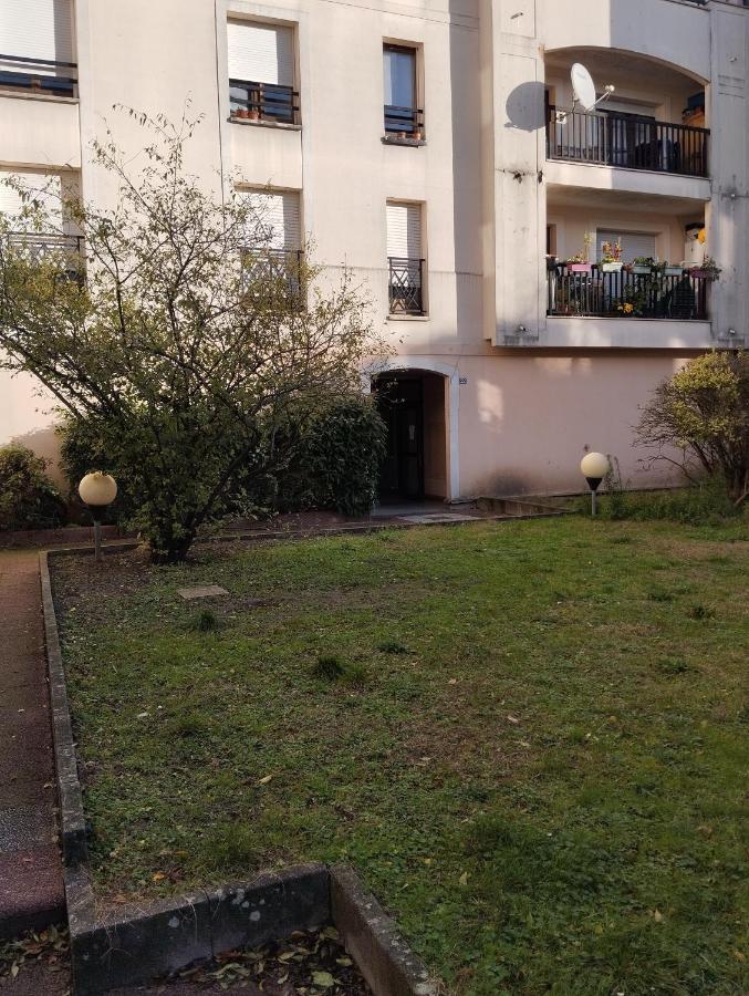 Le Beau Refuge Parisien De Cergy - Parisian Modern Flat At Cergy Bed and Breakfast Buitenkant foto