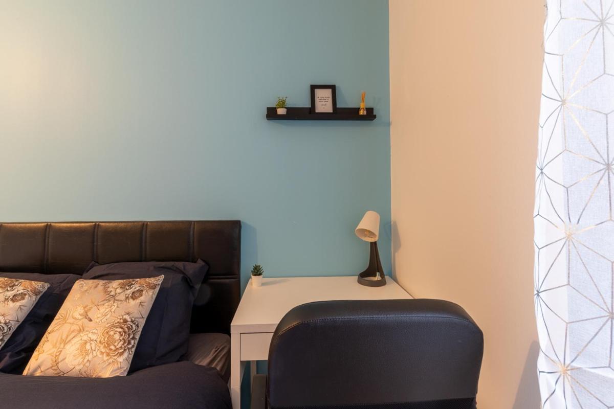 Le Beau Refuge Parisien De Cergy - Parisian Modern Flat At Cergy Bed and Breakfast Buitenkant foto